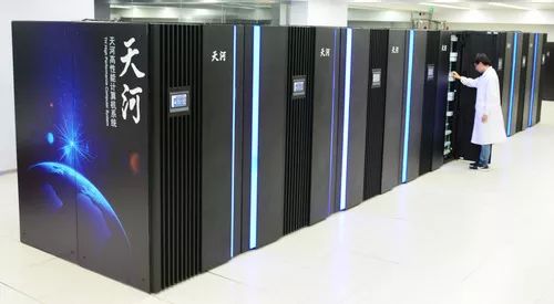 早安青島 科技晨光中，計(jì)算機(jī)軟硬件技術(shù)開發(fā)引領(lǐng)城市新未來